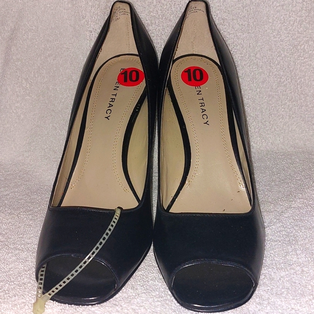 Ellen Tracy Open Toed Pump